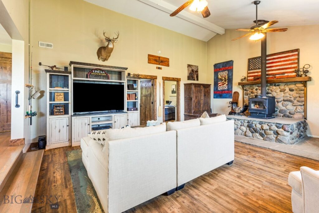 30 Wineglass Loop N, Livingston MT 59047