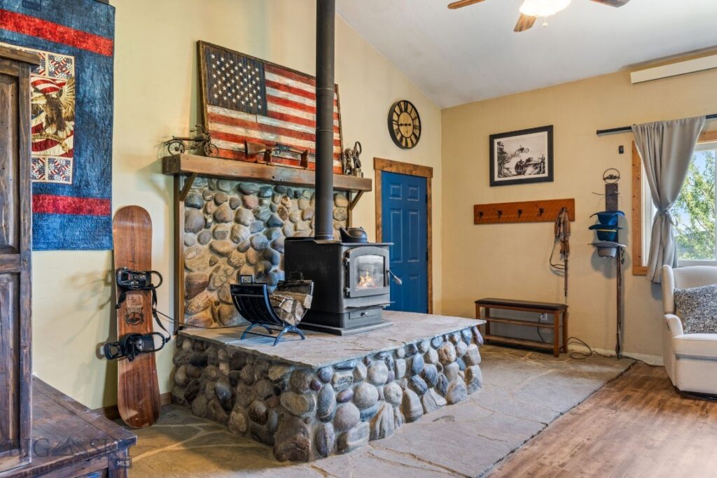 30 Wineglass Loop N, Livingston MT 59047