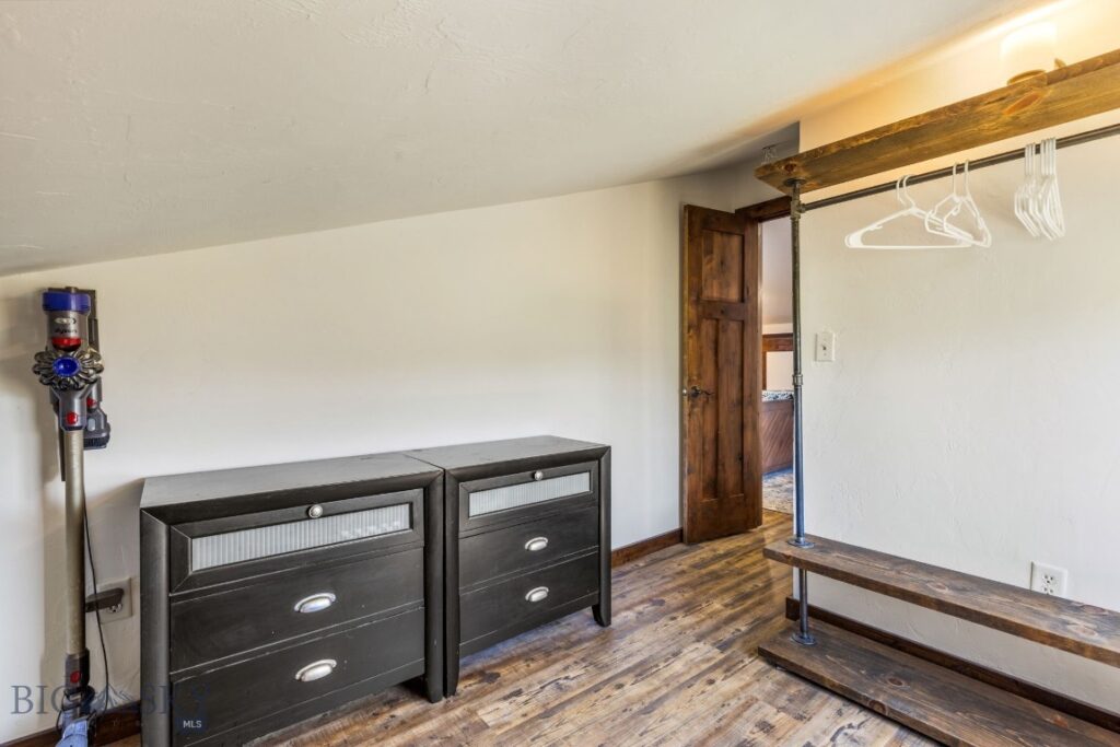 30 Wineglass Loop N, Livingston MT 59047