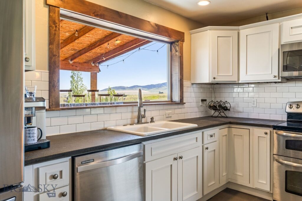 30 Wineglass Loop N, Livingston MT 59047