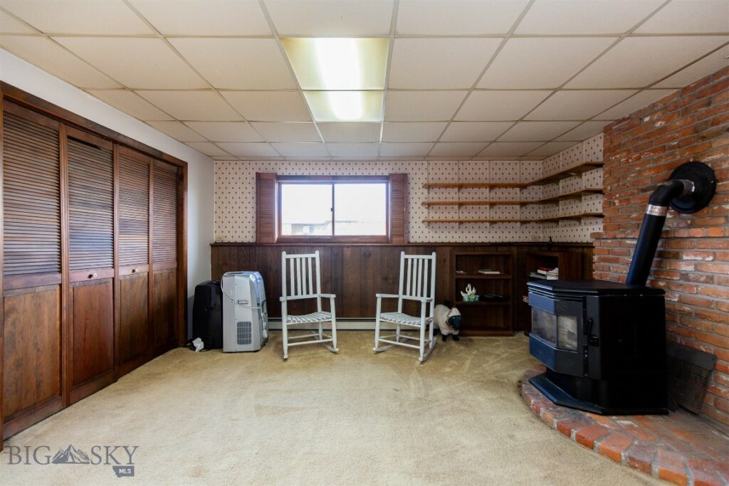 300 McEwen Drive, Belgrade MT 59714