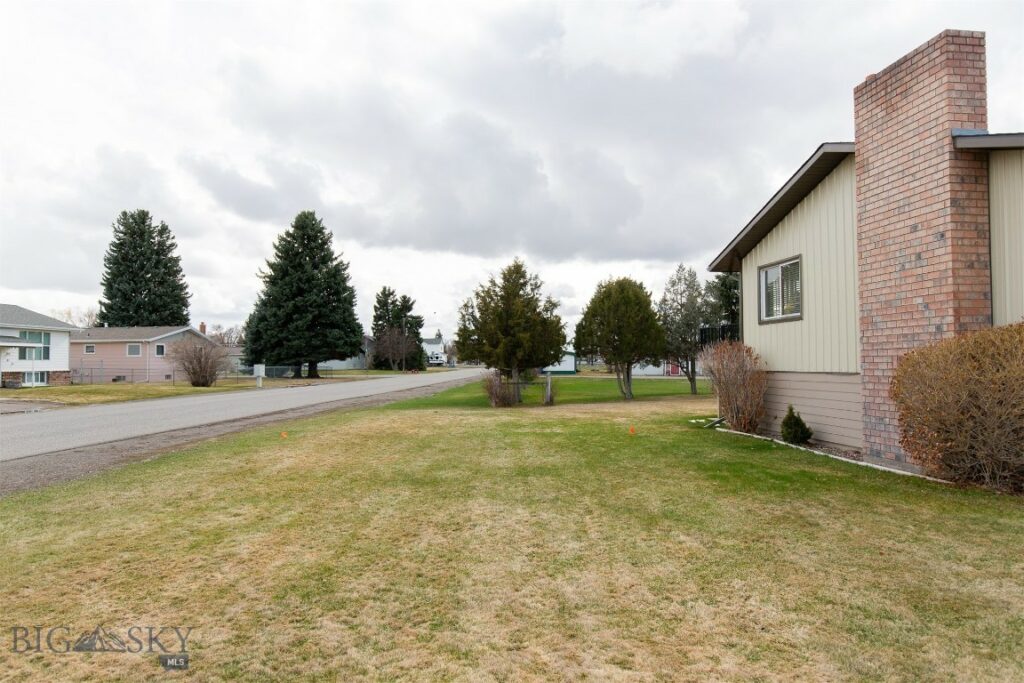 300 McEwen Drive, Belgrade MT 59714