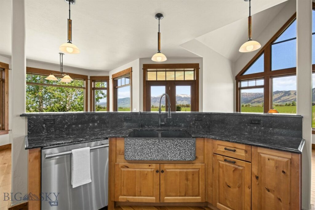 306 Glenbrook Lane, Belgrade MT 59714