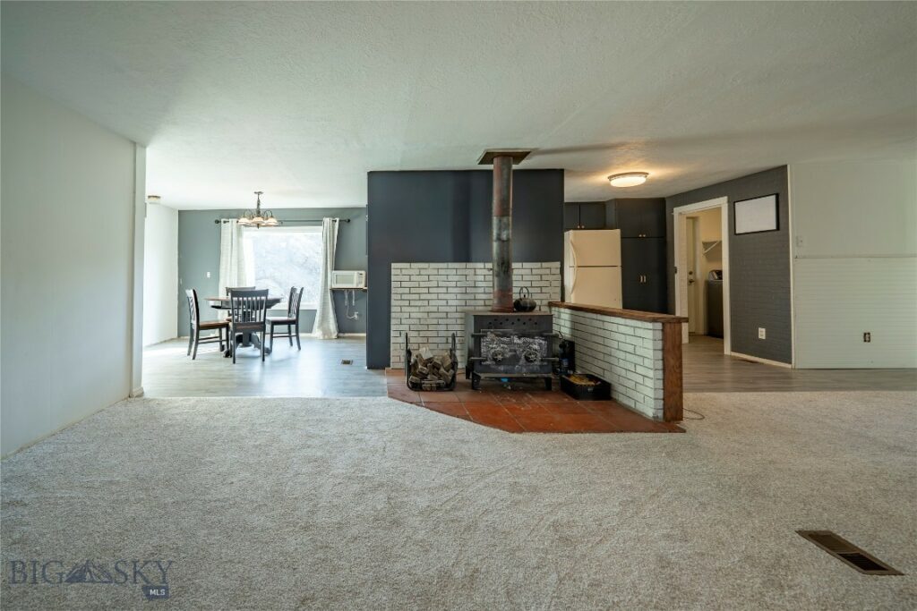 32 Prairie Dog Road, Livingston MT 59047