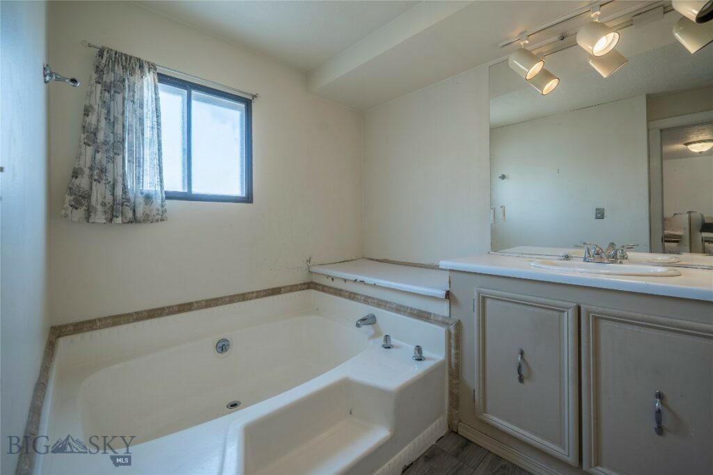 32 Prairie Dog Road, Livingston MT 59047