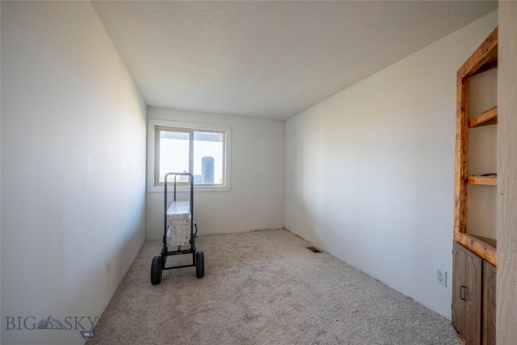 32 Prairie Dog Road, Livingston MT 59047