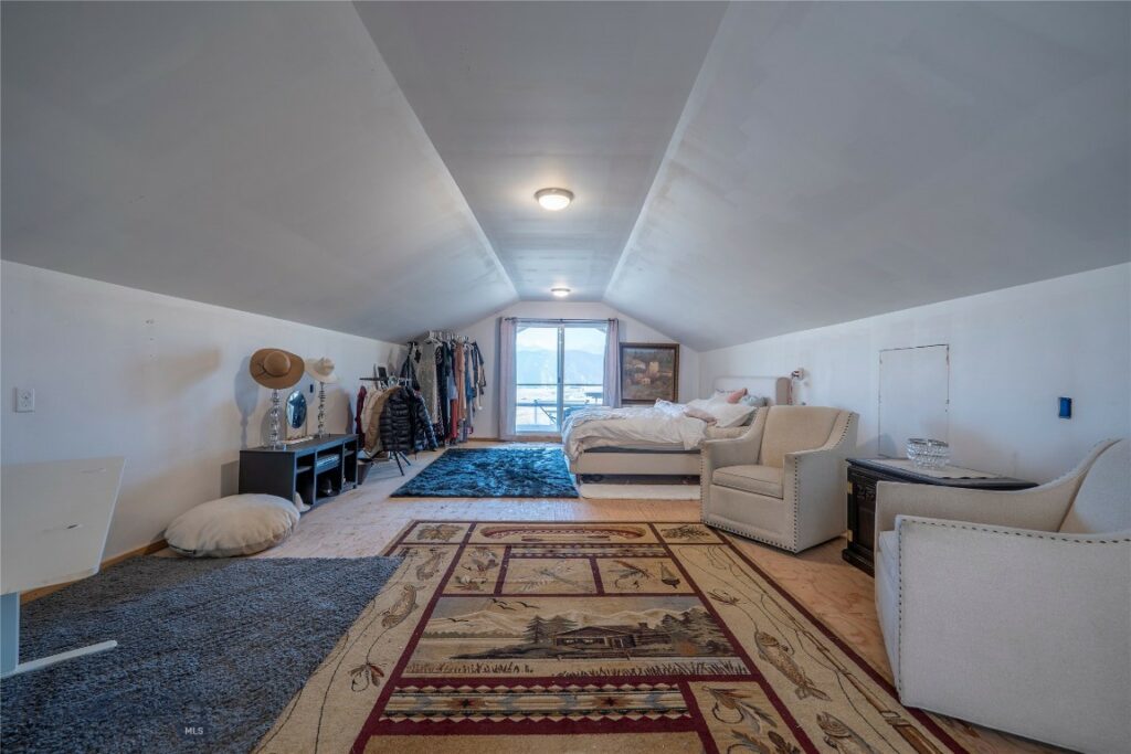 32 Prairie Dog Road, Livingston MT 59047