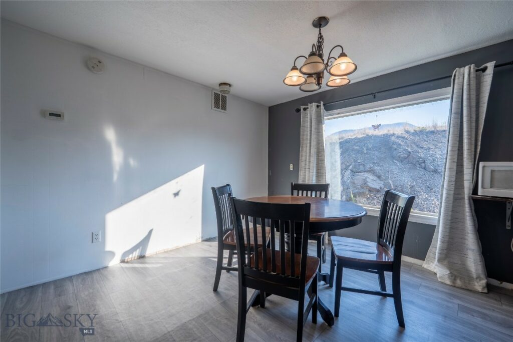 32 Prairie Dog Road, Livingston MT 59047