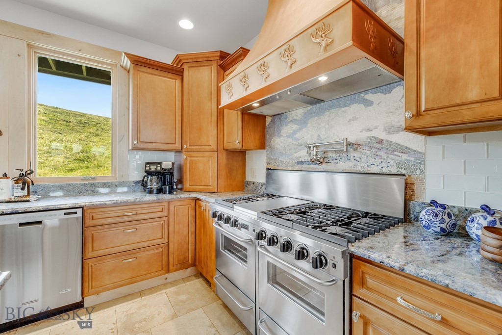 388 Old Clyde Park Road, Livingston MT 59047