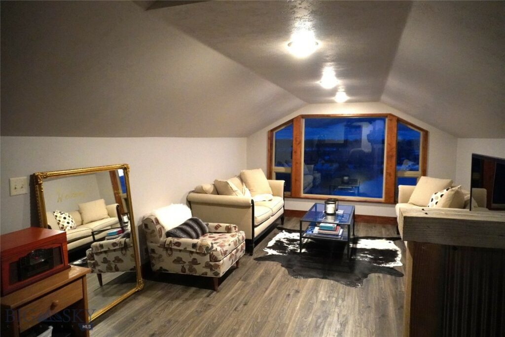 4 Rattlesnake Road, Livingston MT 59047