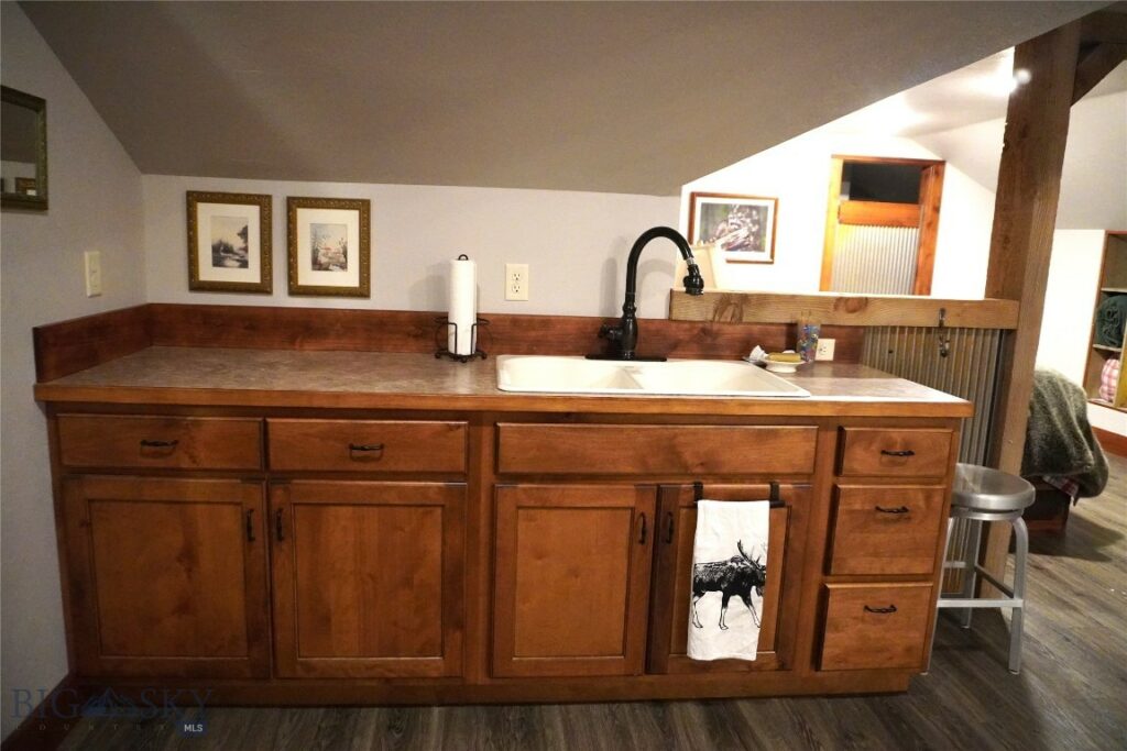 4 Rattlesnake Road, Livingston MT 59047