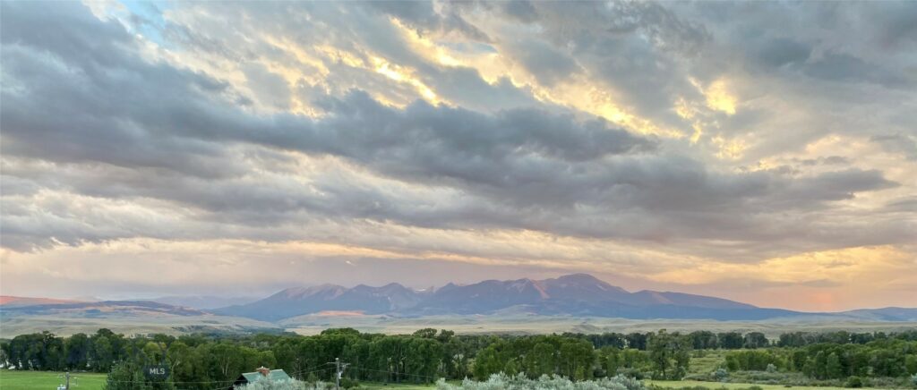 4 Rattlesnake Road, Livingston MT 59047