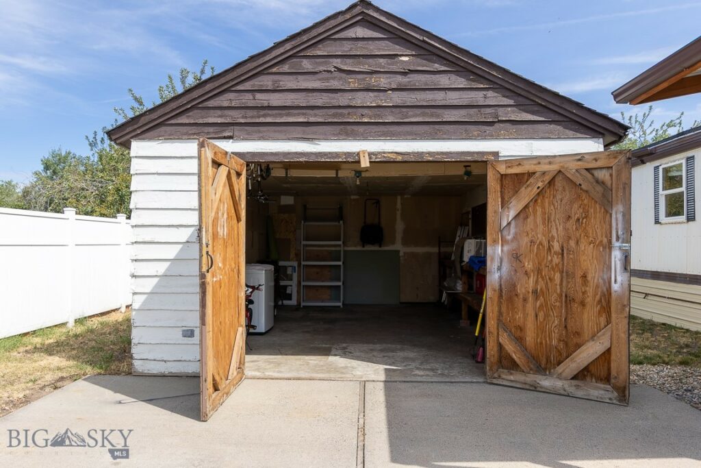 403 Southwood Drive, Belgrade MT 59714