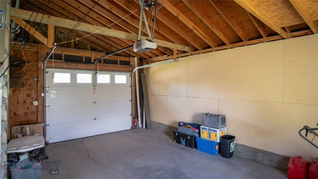 417 Henry Drive, Belgrade MT 59714
