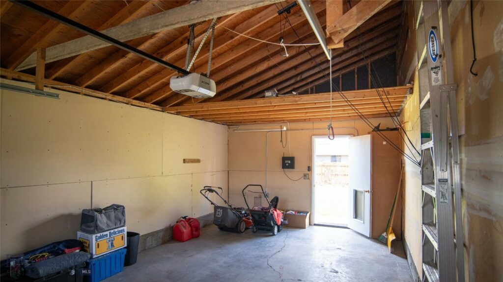 417 Henry Drive, Belgrade MT 59714