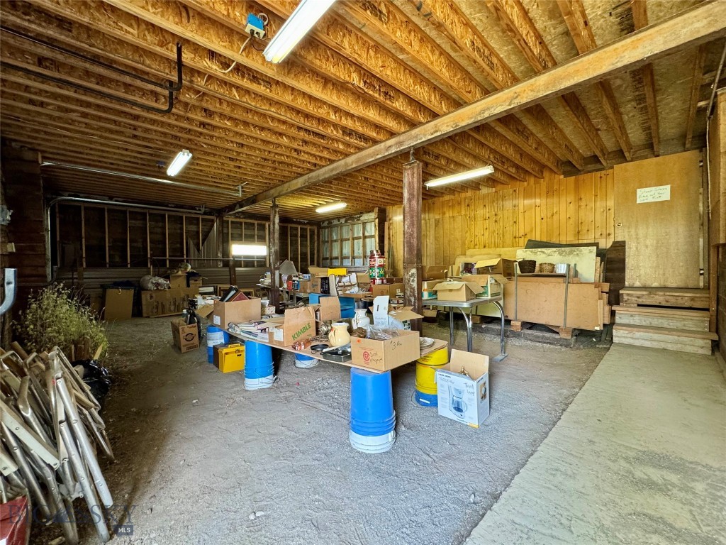 42 Strong Ln, Livingston MT 59047
