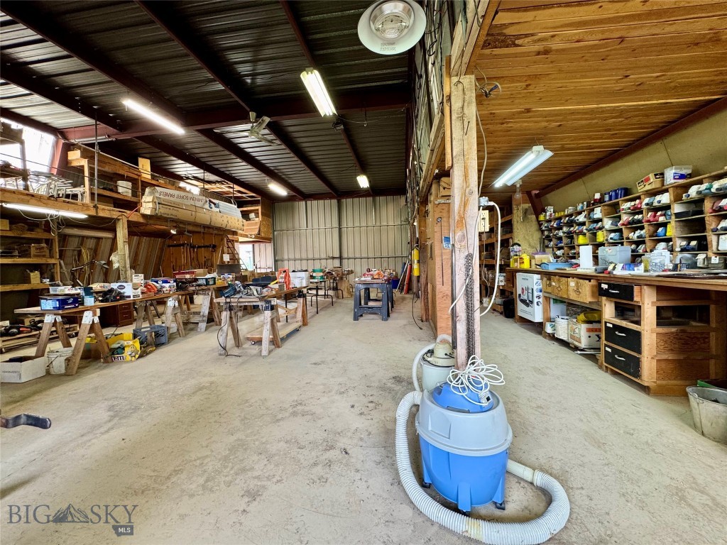 42 Strong Ln, Livingston MT 59047