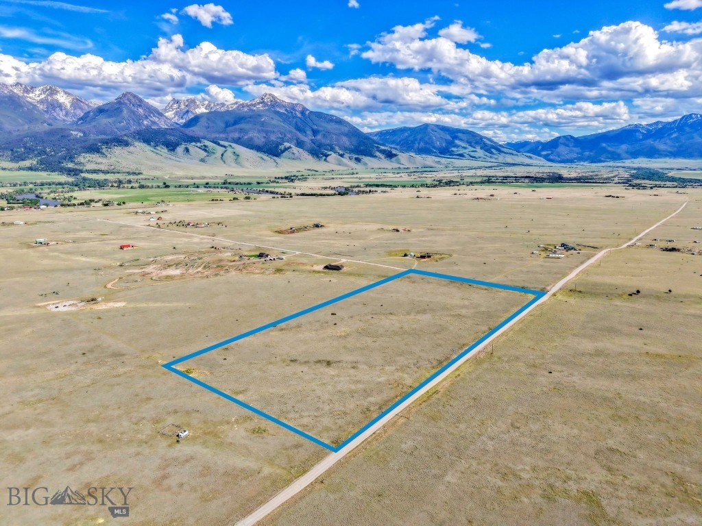 45 Inverness Road, Livingston MT 59047