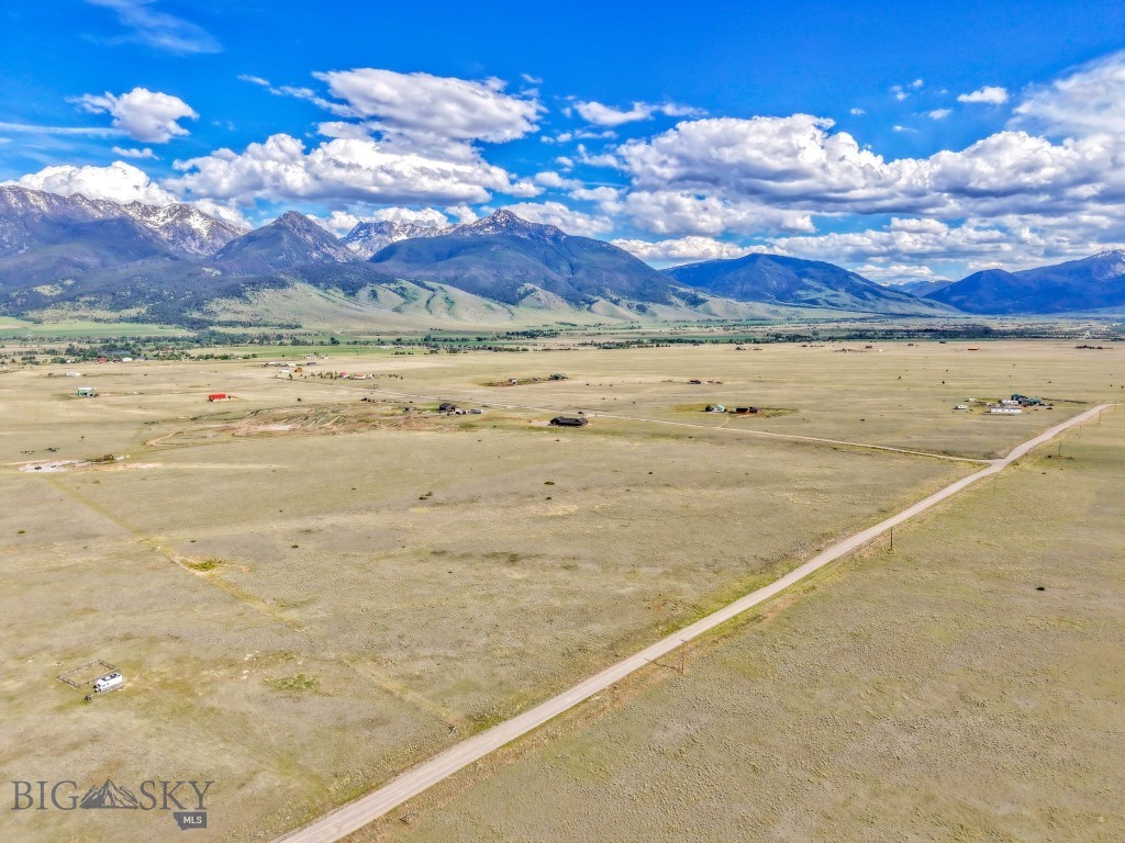 45 Inverness Road, Livingston MT 59047
