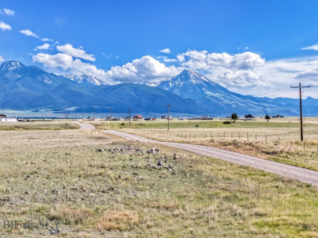 45 Inverness Road, Livingston MT 59047