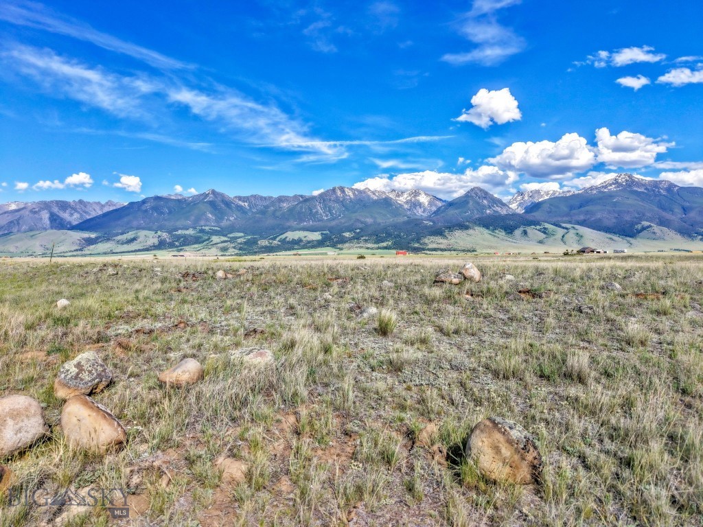 45 Inverness Road, Livingston MT 59047