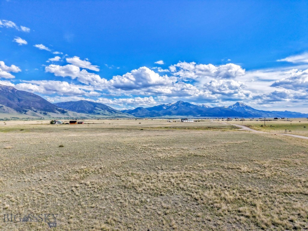 45 Inverness Road, Livingston MT 59047