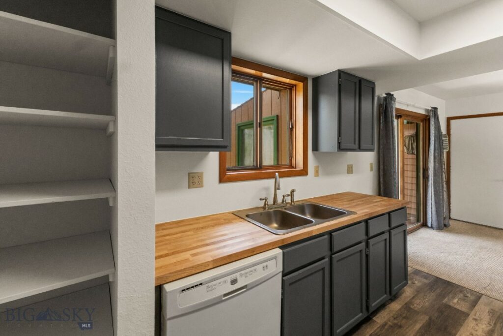 493 Secretariat Circle, Belgrade MT 59714