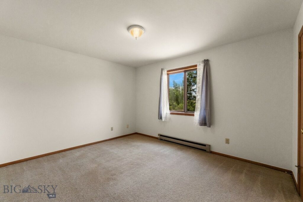 493 Secretariat Circle, Belgrade MT 59714
