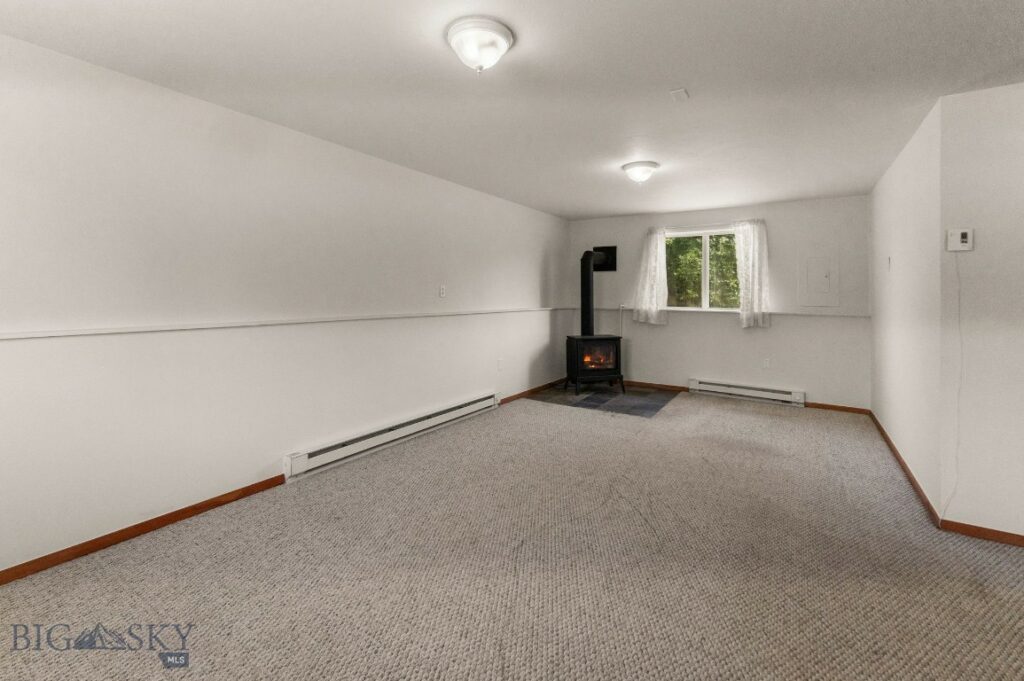 493 Secretariat Circle, Belgrade MT 59714