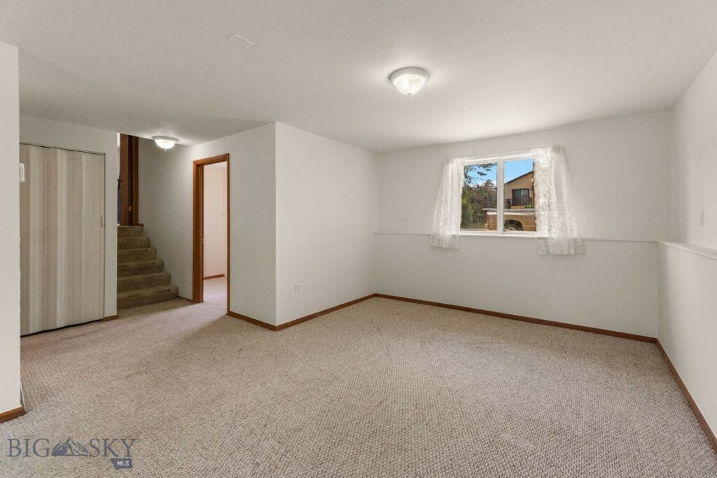 493 Secretariat Circle, Belgrade MT 59714