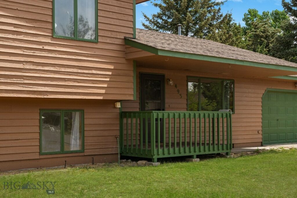493 Secretariat Circle, Belgrade MT 59714