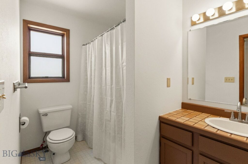 493 Secretariat Circle, Belgrade MT 59714