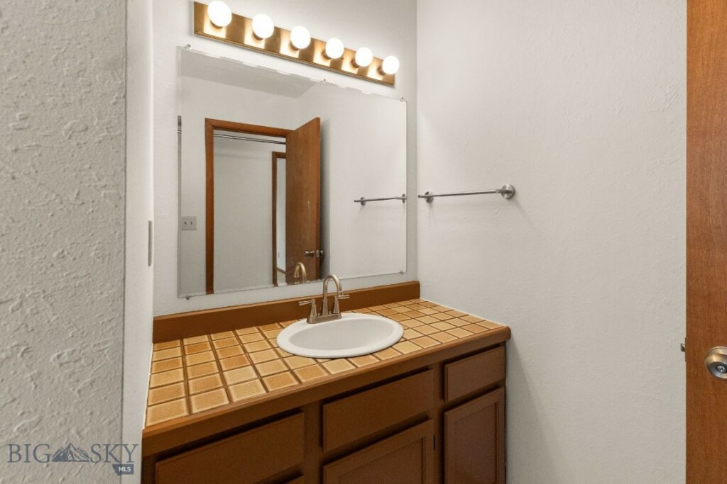 493 Secretariat Circle, Belgrade MT 59714