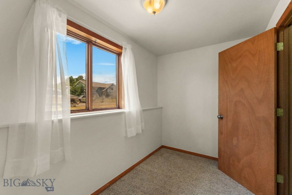 493 Secretariat Circle, Belgrade MT 59714