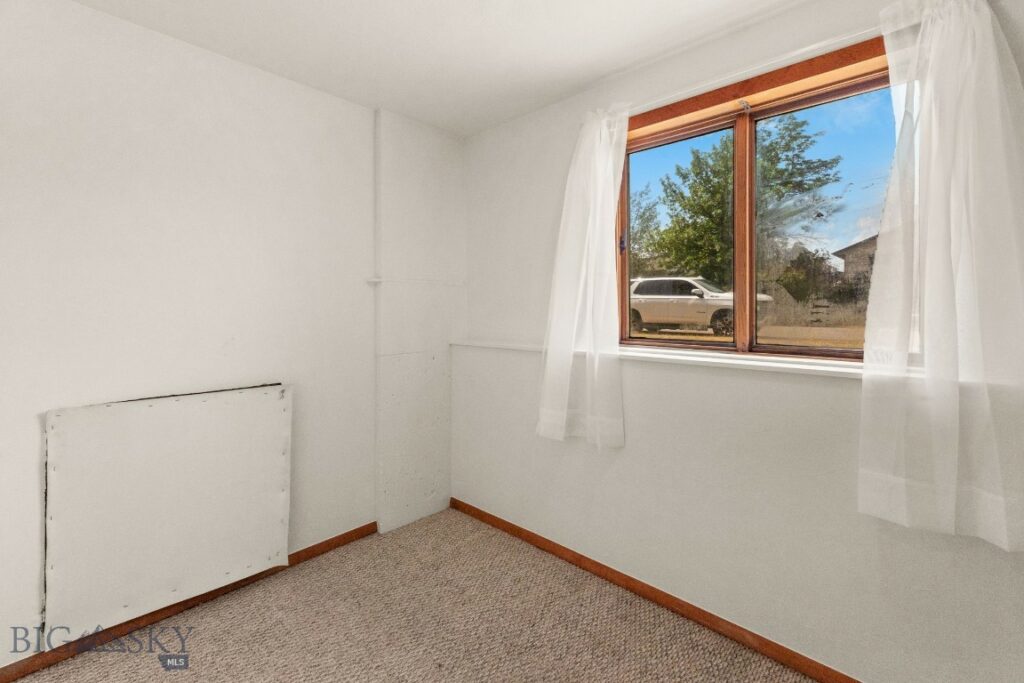 493 Secretariat Circle, Belgrade MT 59714