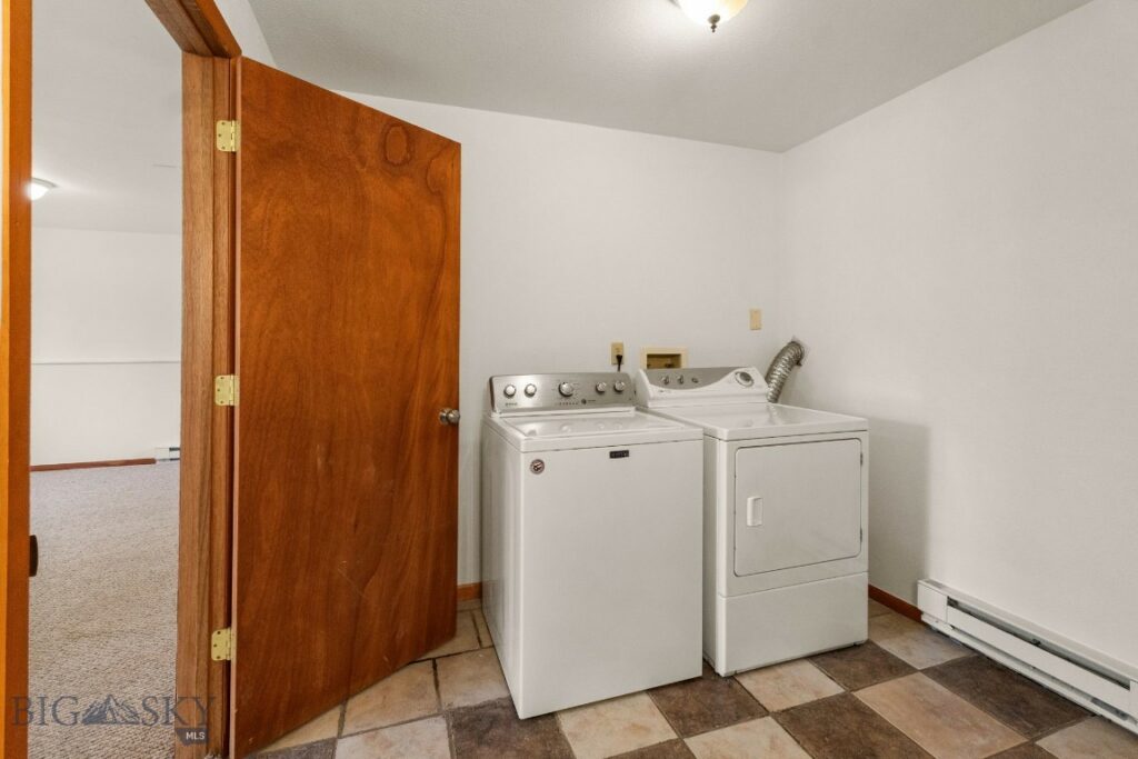 493 Secretariat Circle, Belgrade MT 59714