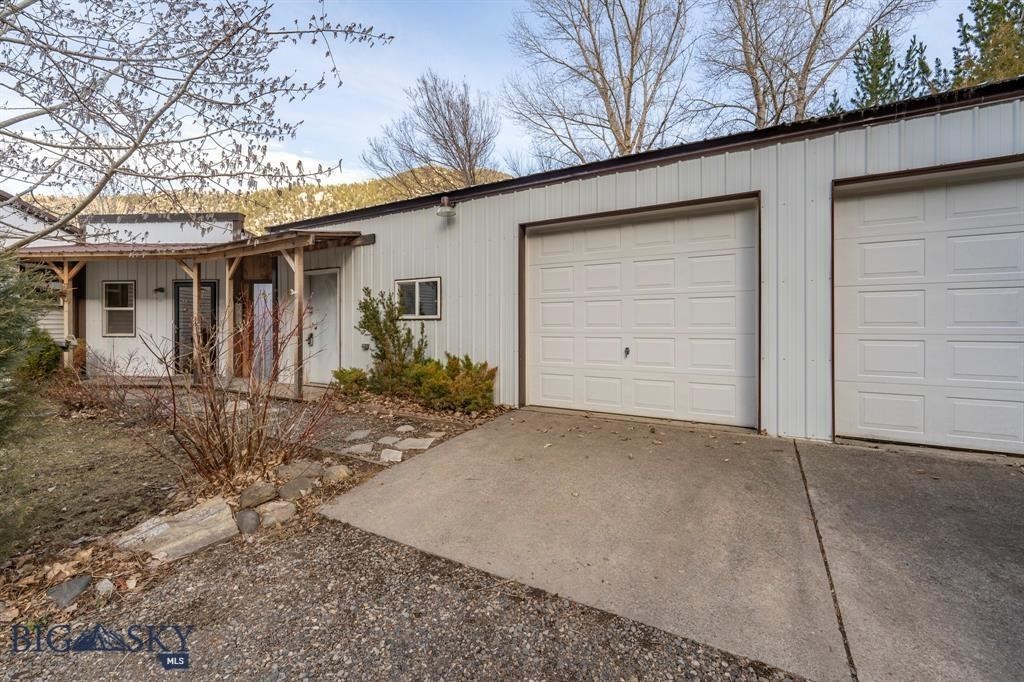 5042 US Highway 89 S, Livingston MT 59047