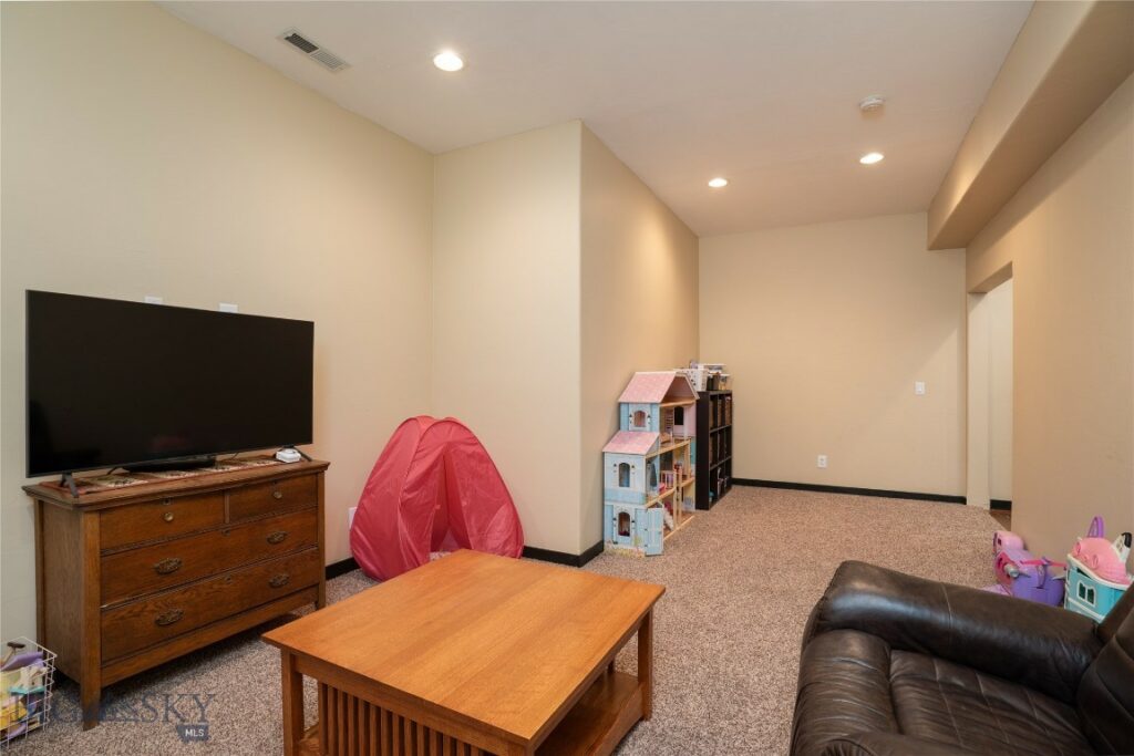 508 Coral Drive, Belgrade MT 59714