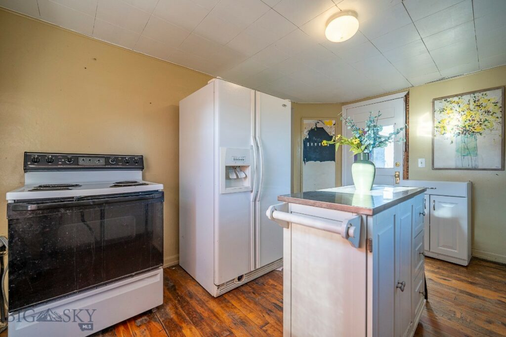 516 N L Street, Livingston MT 59047