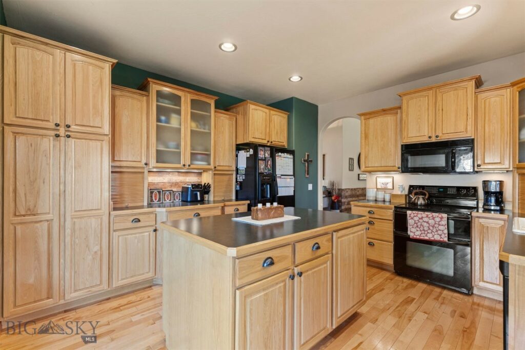 53 Walking Horse Way, Belgrade MT 59714