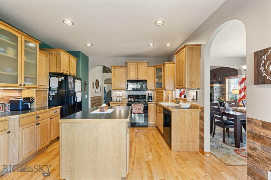 53 Walking Horse Way, Belgrade MT 59714