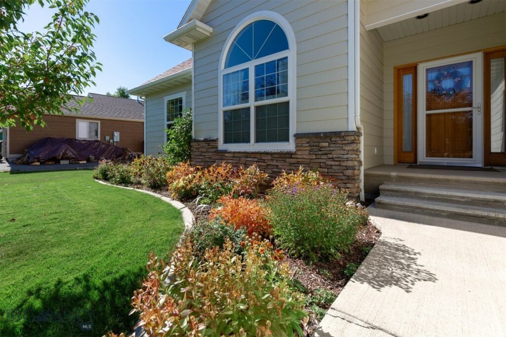 53 Walking Horse Way, Belgrade MT 59714