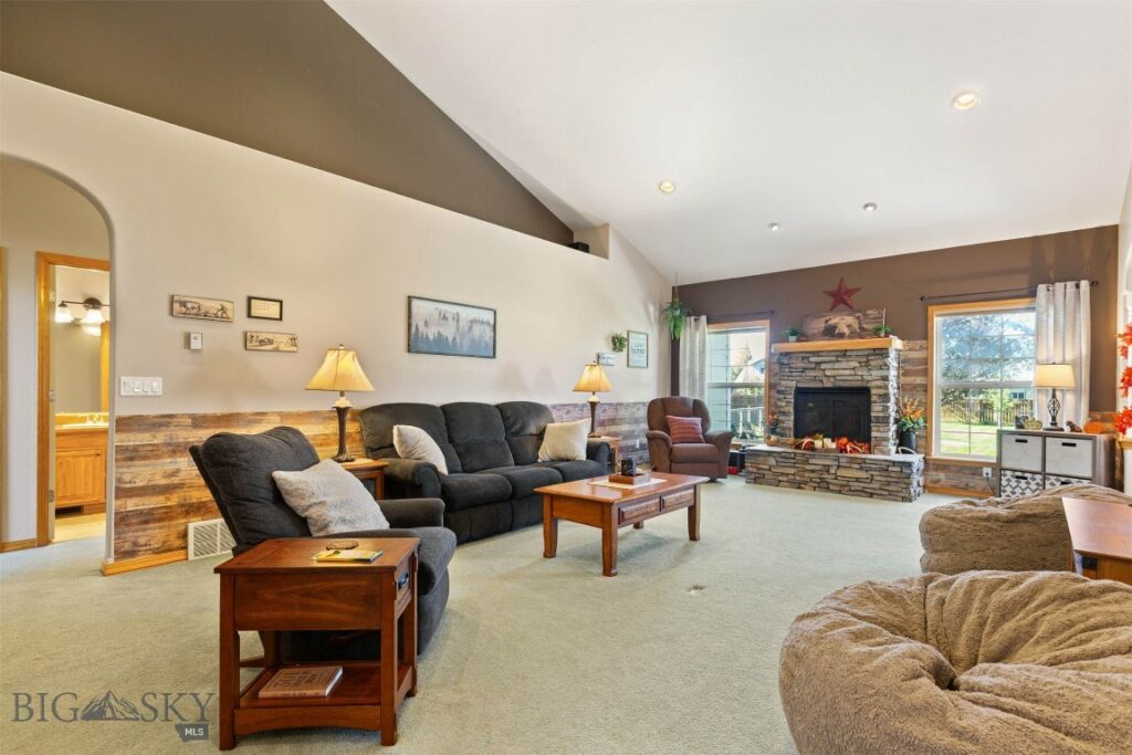 53 Walking Horse Way, Belgrade MT 59714