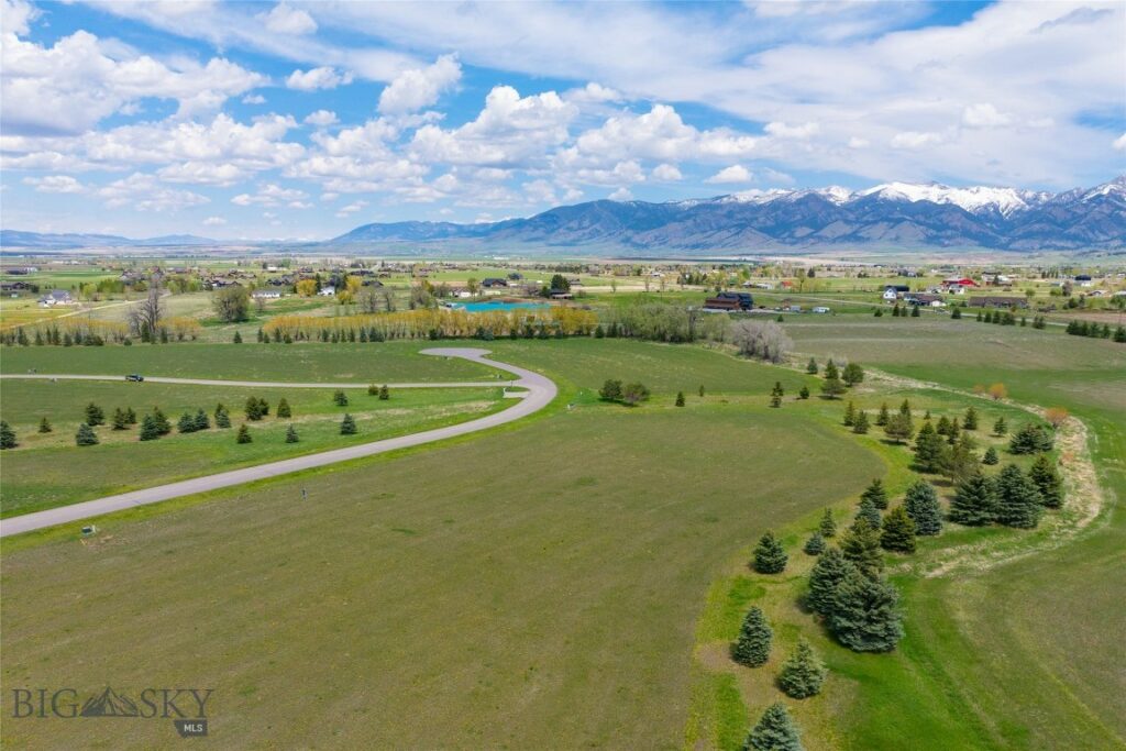 5674 Wavy Leaf Way, Bozeman MT 59718