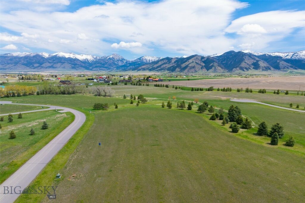 5674 Wavy Leaf Way, Bozeman MT 59718