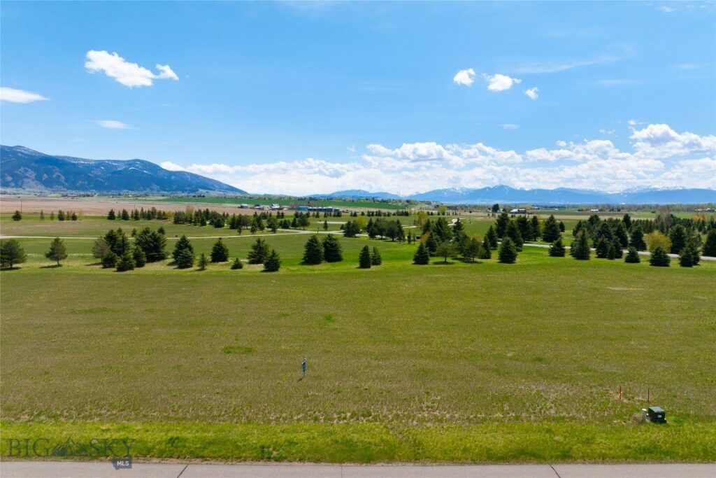 5674 Wavy Leaf Way, Bozeman MT 59718