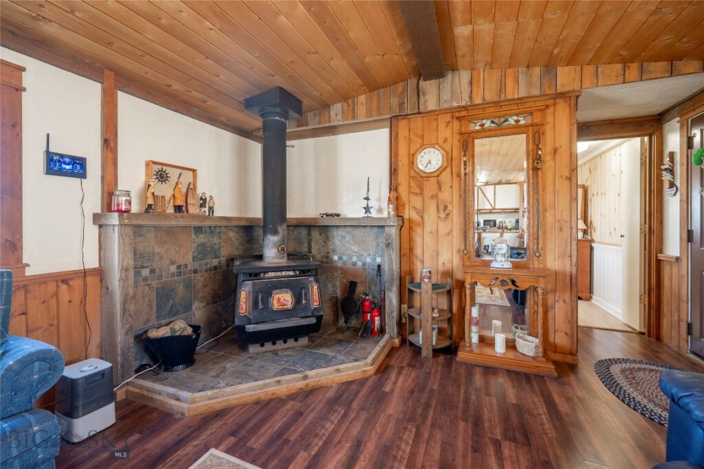 57 Outlaw Hill, Livingston MT 59047