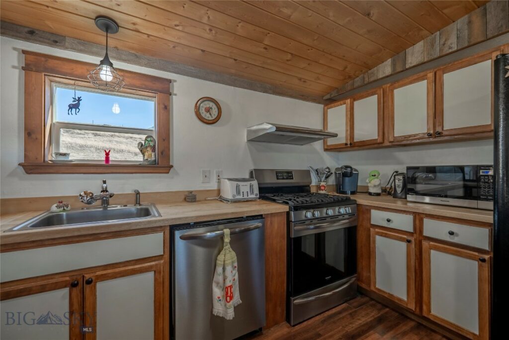 57 Outlaw Hill, Livingston MT 59047