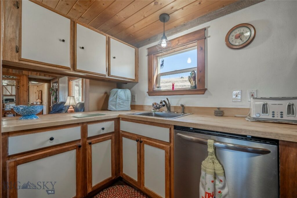 57 Outlaw Hill, Livingston MT 59047