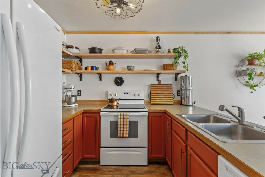 577 W Shore Drive, Belgrade MT 59714